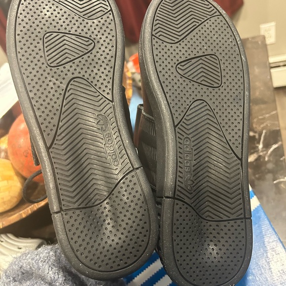 Boys adidas Tubular Black Hightops - new in box! - Picture 8 of 8